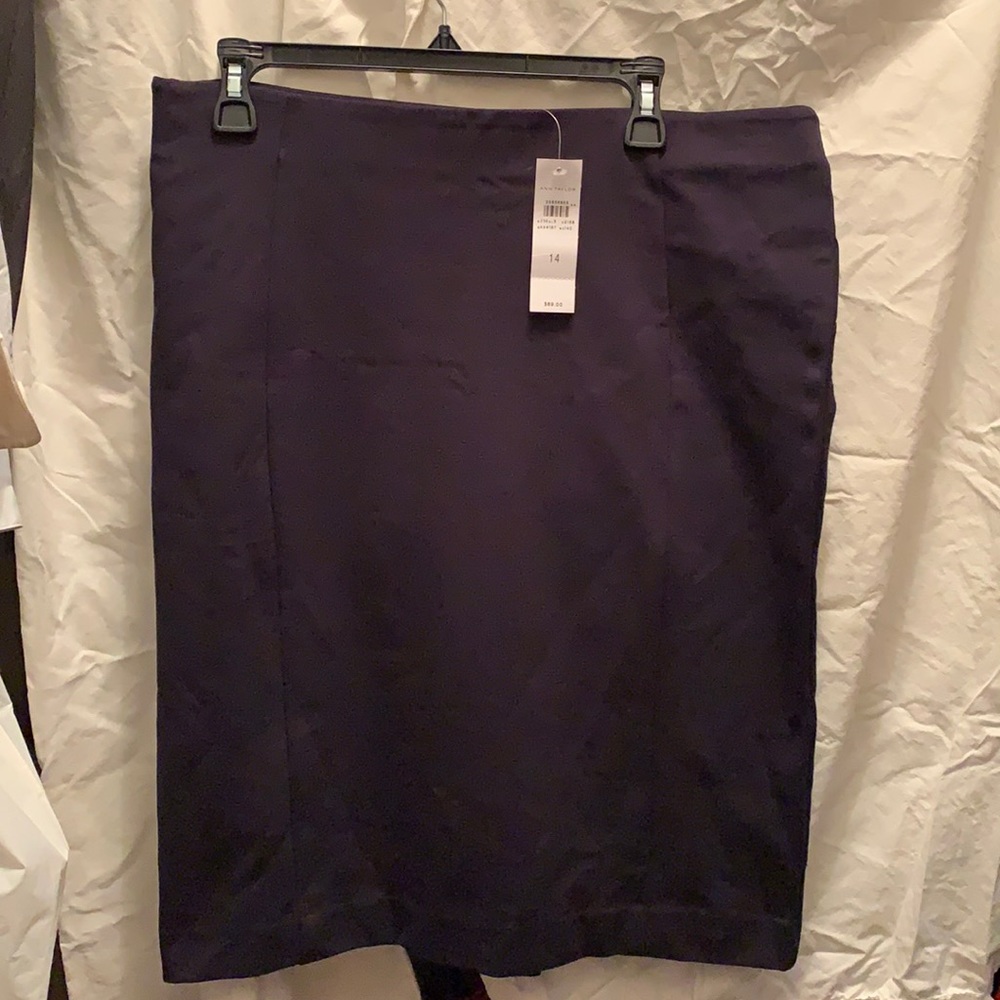 Ann Taylor Pull on pencil skirt